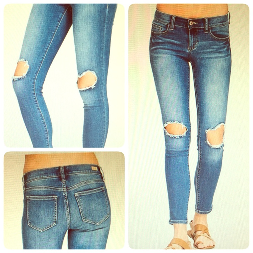 Light ankle jeans with cut outs.